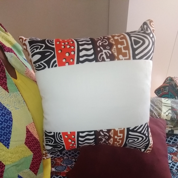 African Print Pillow Cover with Hidden Zipper Size 21x 21 - Picture 3 of 3